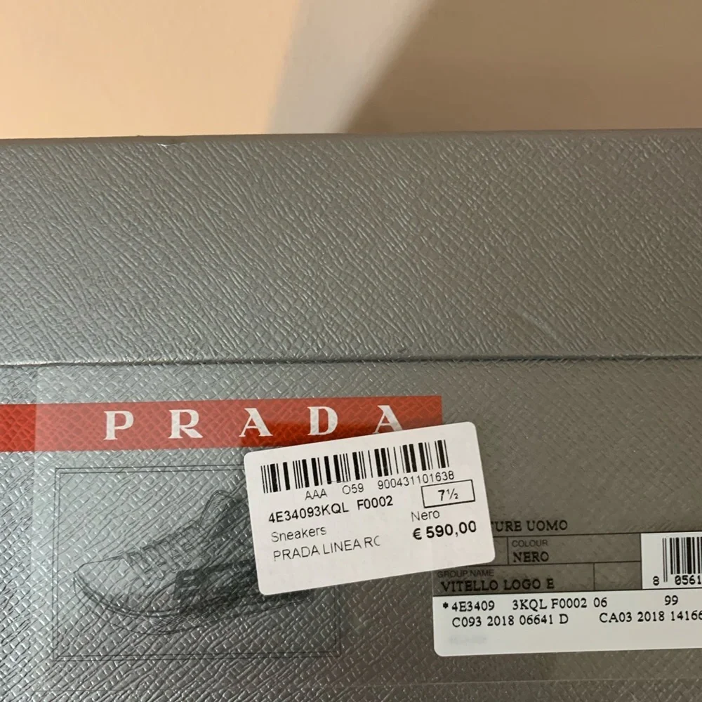 Prada low top logo sneakers. Size 9 US (7,5 Prada) - Picture 4 of 7